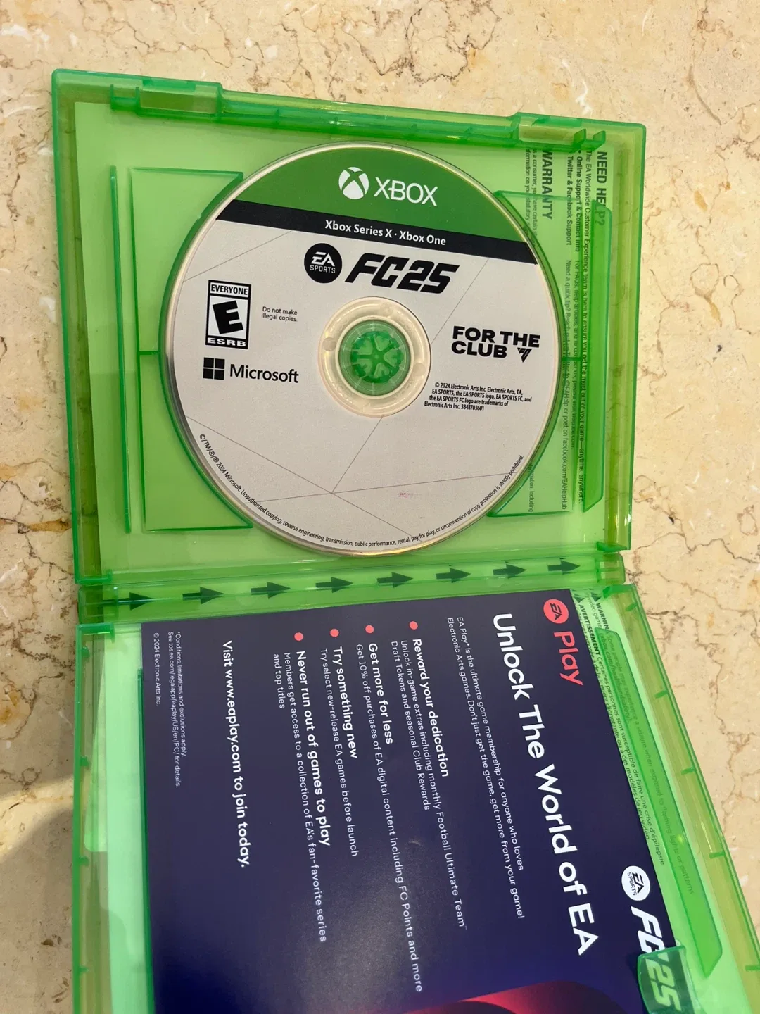 EA Sports FC 25 - Xbox Series X/ Xbox One image indicator(3)