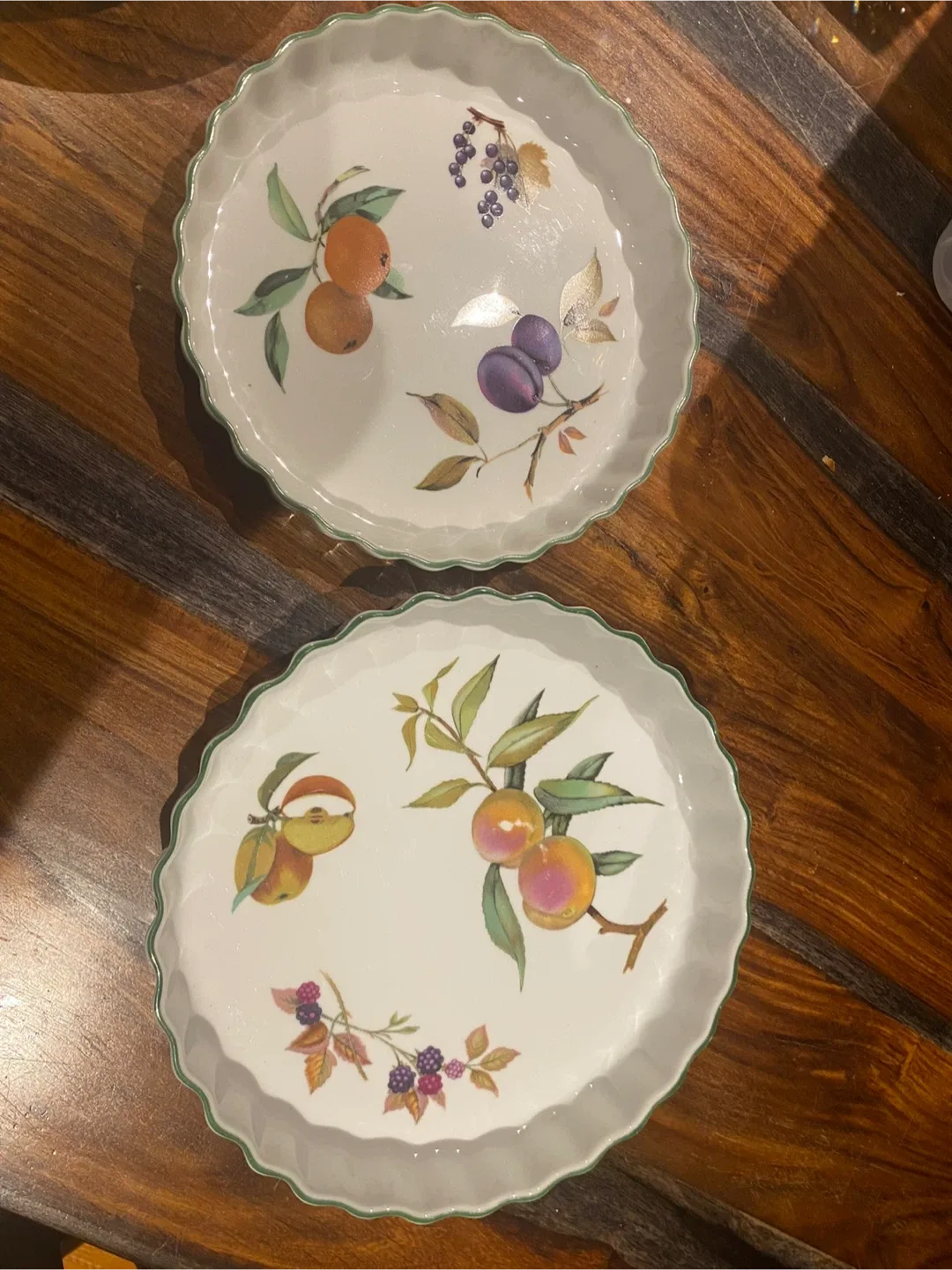 Royal Worcester Evesham Dinnerware Set image indicator(3)