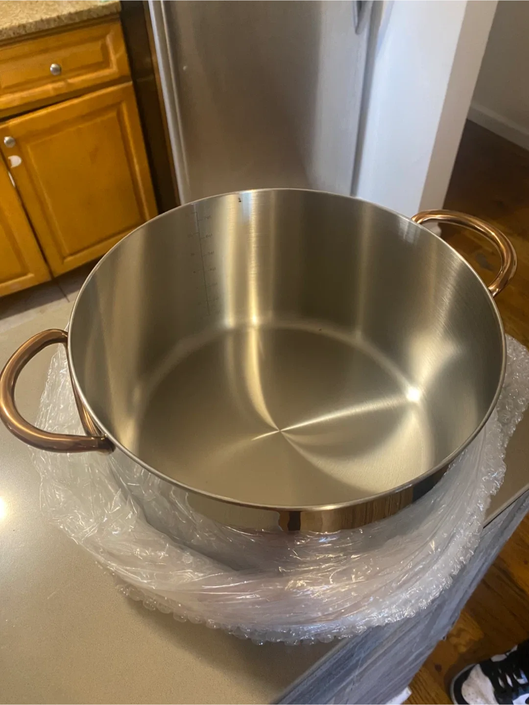 Stainless Steel 7qt Stock Pot with Copper Handles image indicator(2)