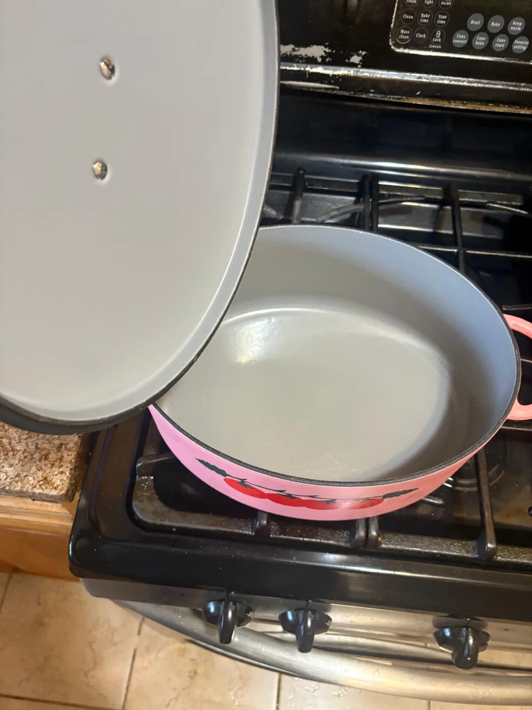 Flamingo Estate Dutch Oven image indicator(3)