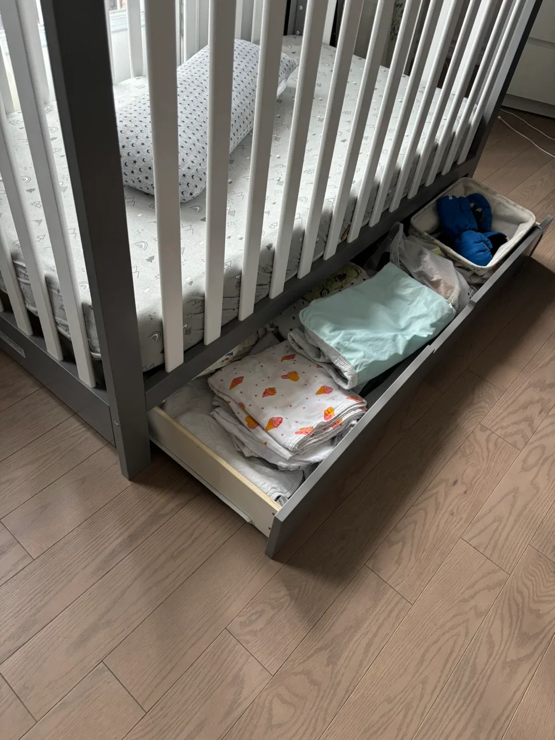 CARTERS by DaVinci Colby 4-in-1 Crib w/Trundle Drawer image indicator(5)