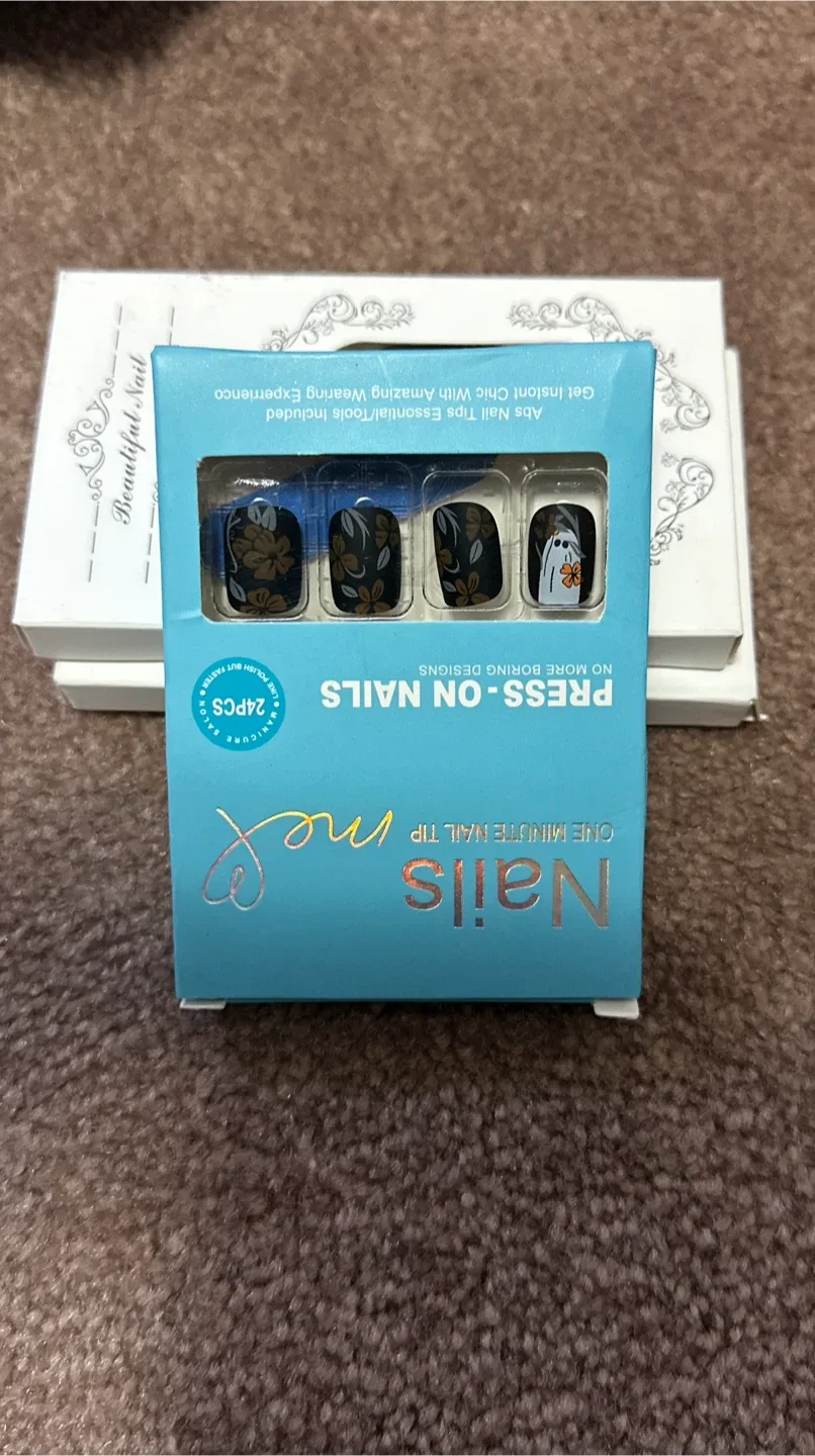 Press On Nails - Halloween Nail Art image indicator(2)