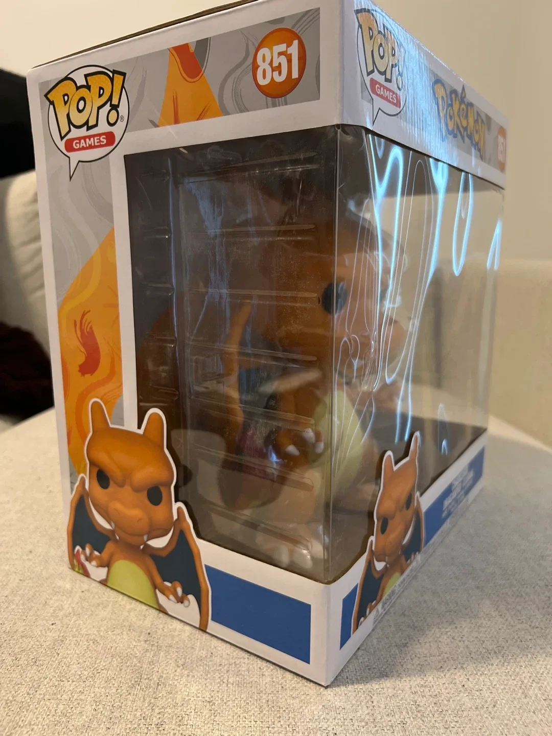 Funko Pop! Games: Pokemon - Charizard #851 image indicator(2)