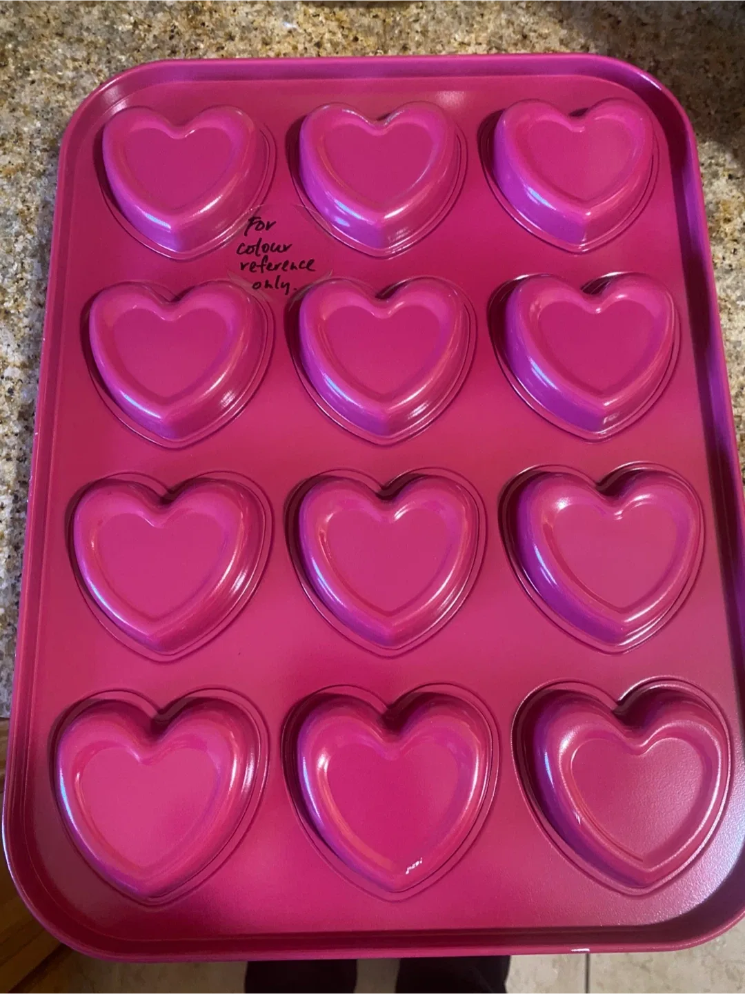 Heart-shaped Muffin Tin - Pink image indicator(2)