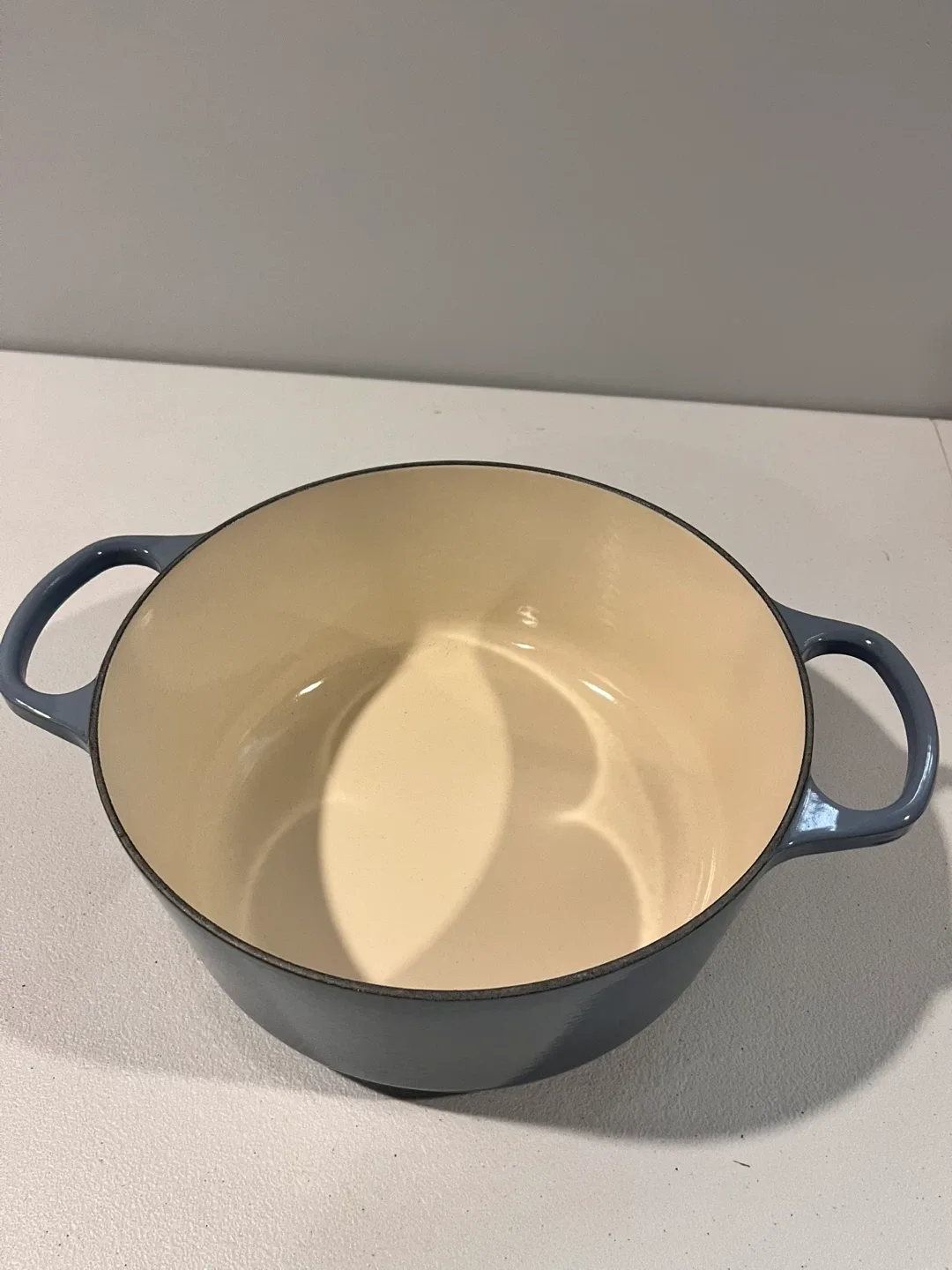 Le Creuset Chambray Round Dutch Oven 5.3 qt image indicator(3)