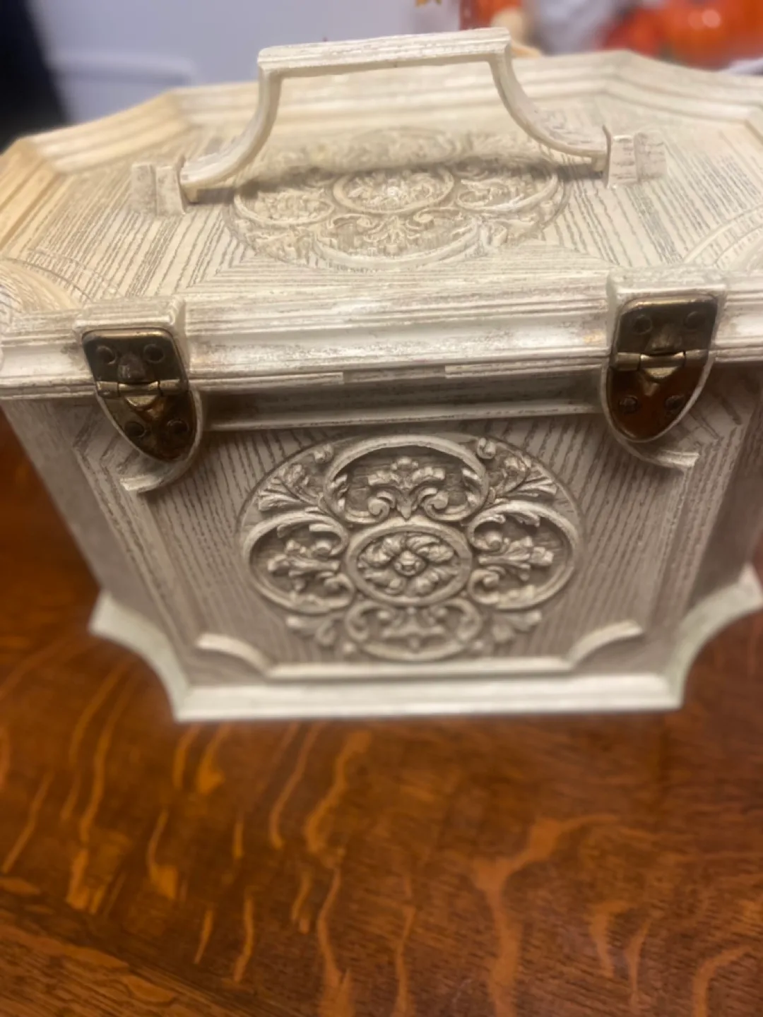 Vintage 60’s Sewing  Box image indicator(3)