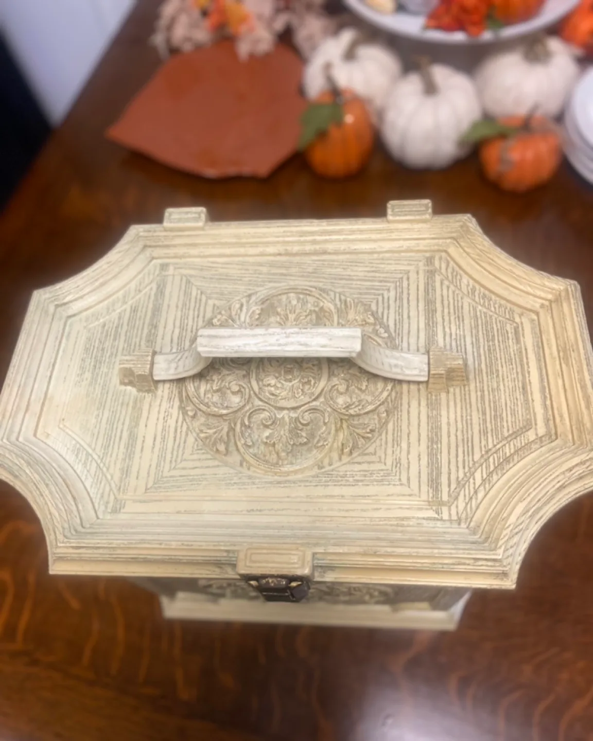 Vintage 60’s Sewing  Box image indicator(2)