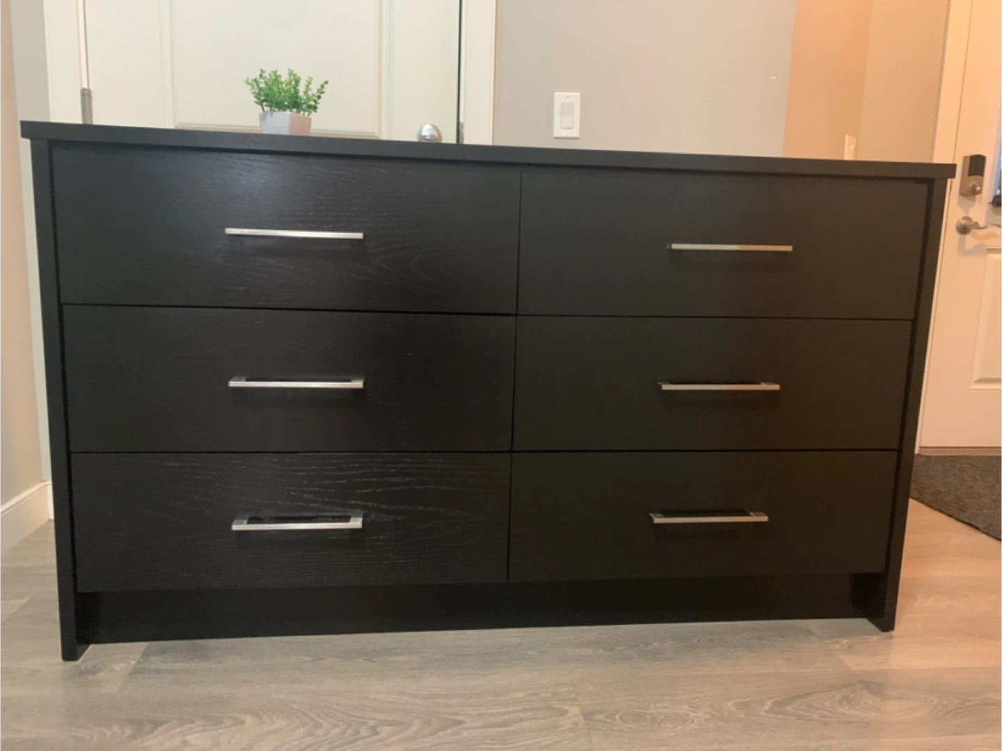 Black 6-Drawer Dresser