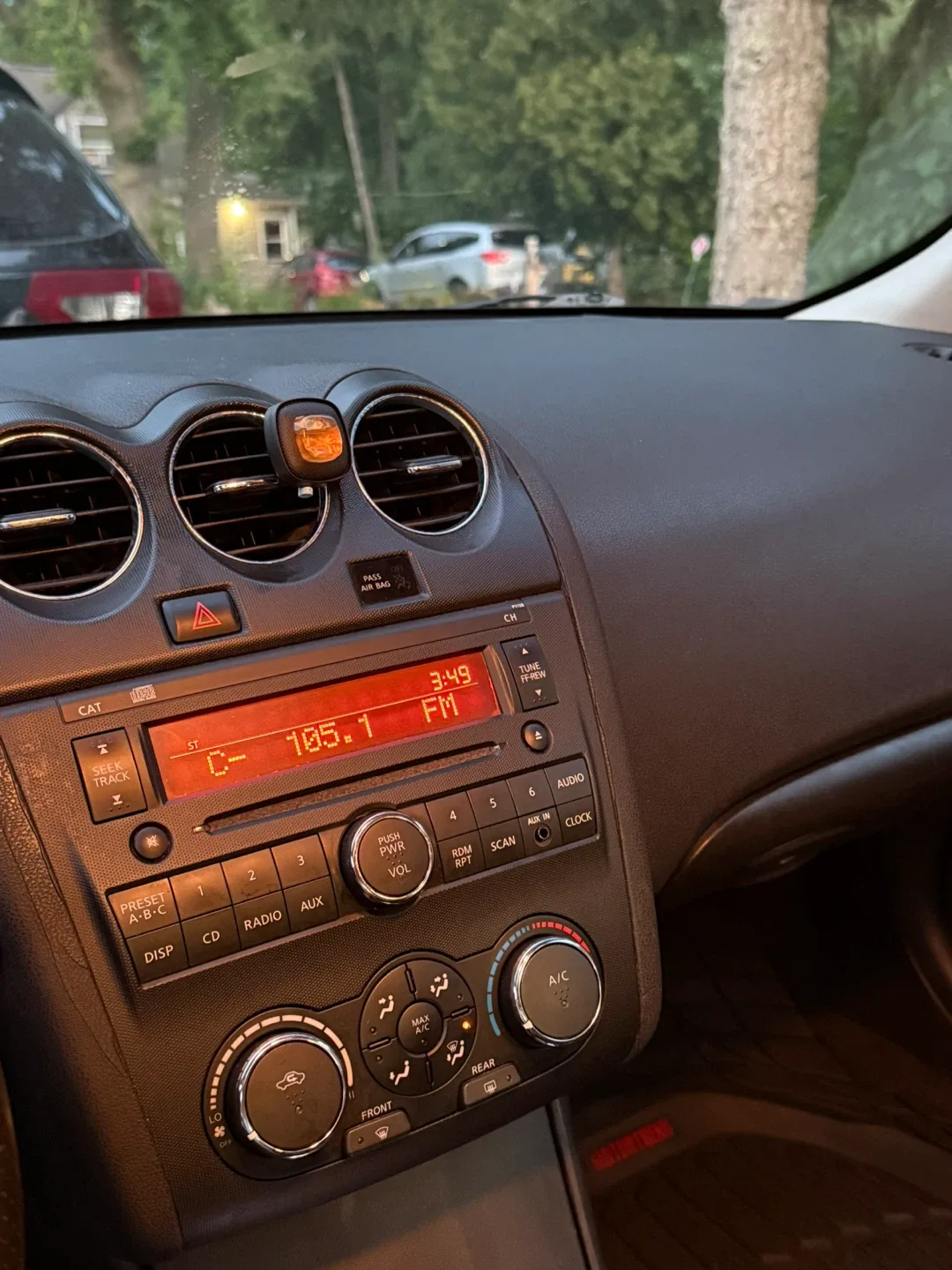 Nissan Altima Sedan image indicator(3)