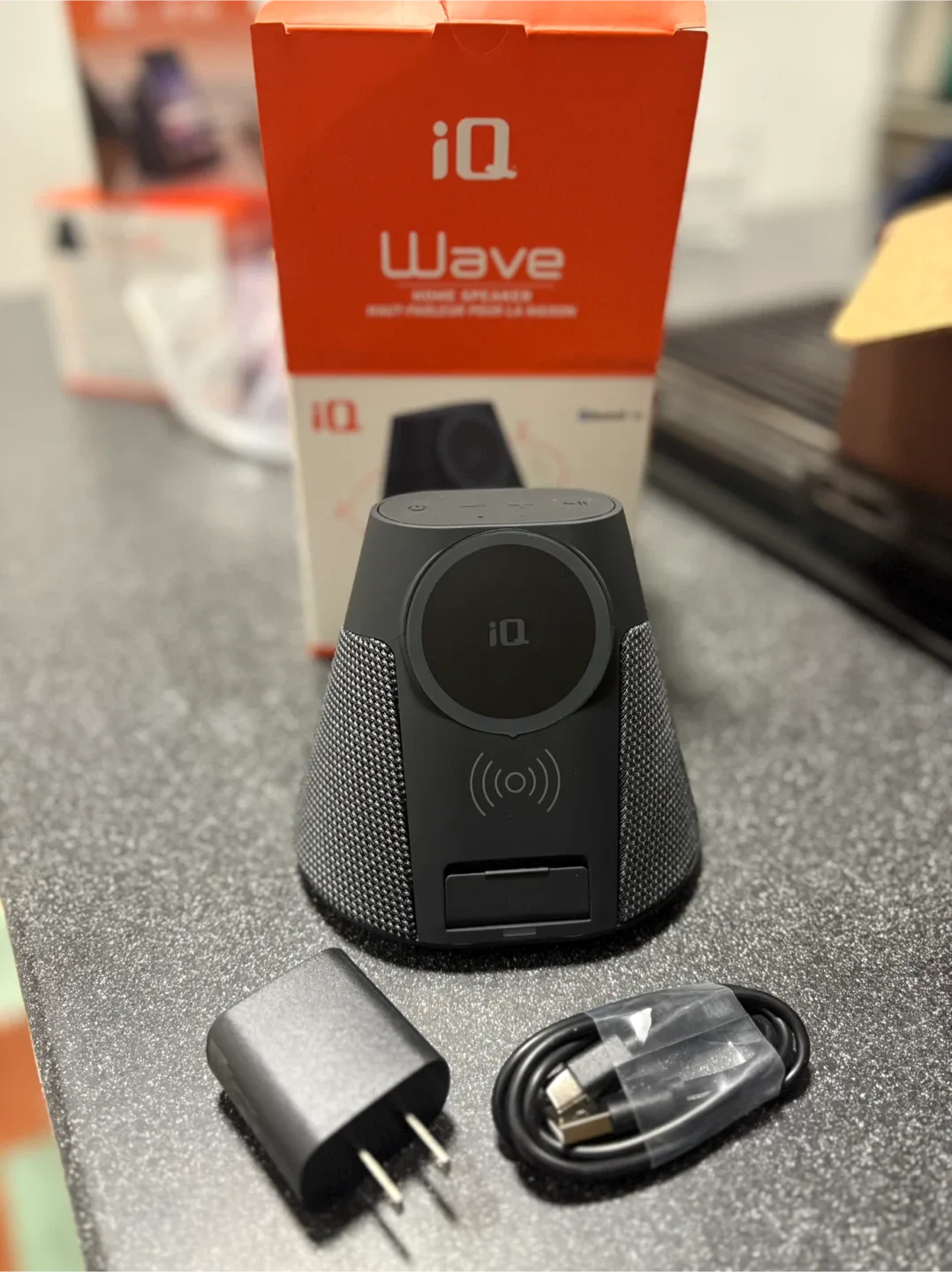 iQ Wave Home Speaker with MagSafe + Qi Wireless Charging image indicator(5)