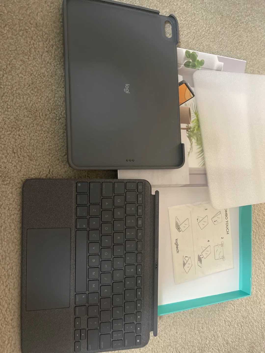 Logitech Combo Touch iPad Air 4th/5th Gen image indicator(4)