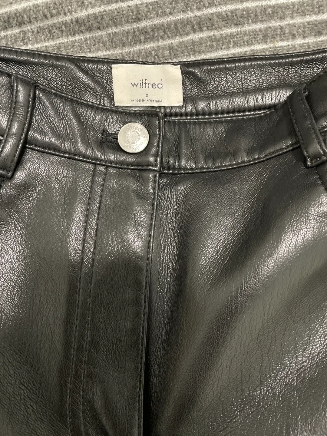 Wilfred Free Melina Black Vegan Leather Pants Size 0 image indicator(5)