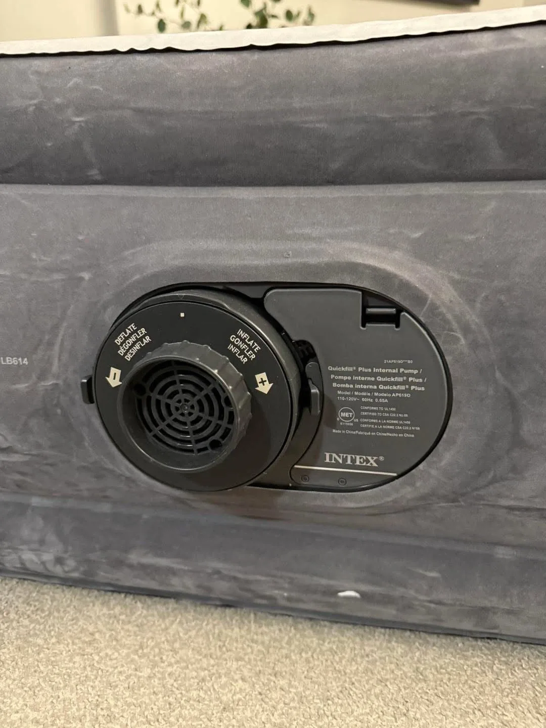 13” Full Size Self-Inflatable Air Mattress image indicator(9)