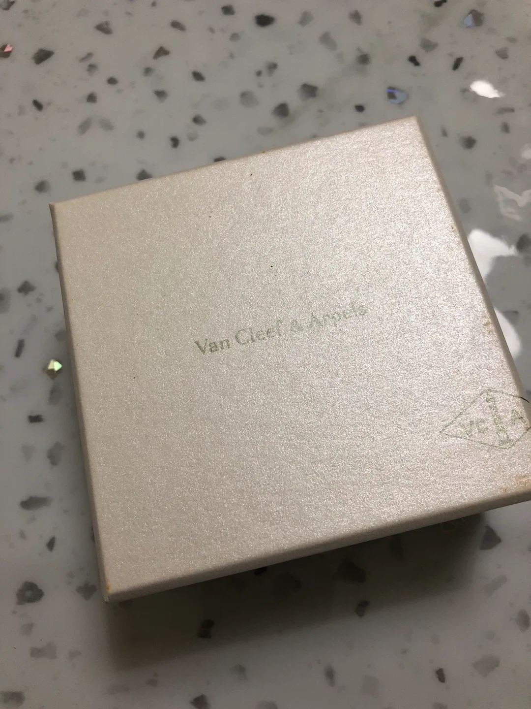 Van Cleef & Arpels Jewellery Box 🥕 image indicator(2)