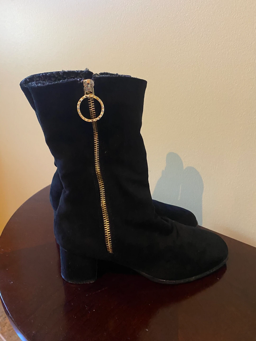 Women's Black Boots with Zipper Detail