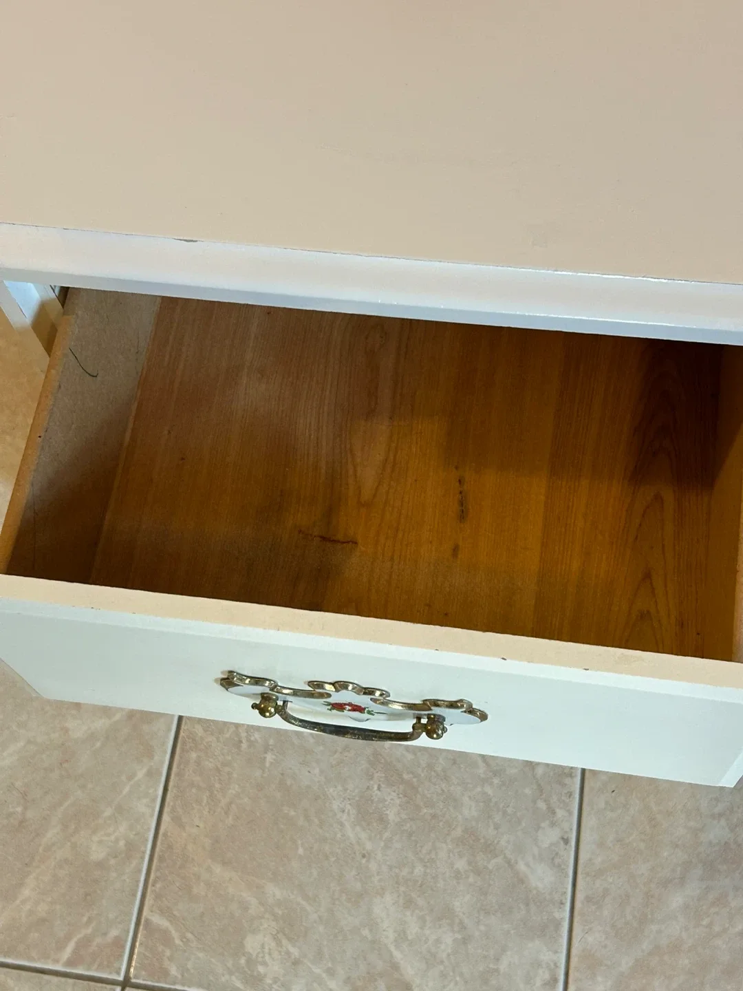 White Wooden Nightstand with Drawer image indicator(5)