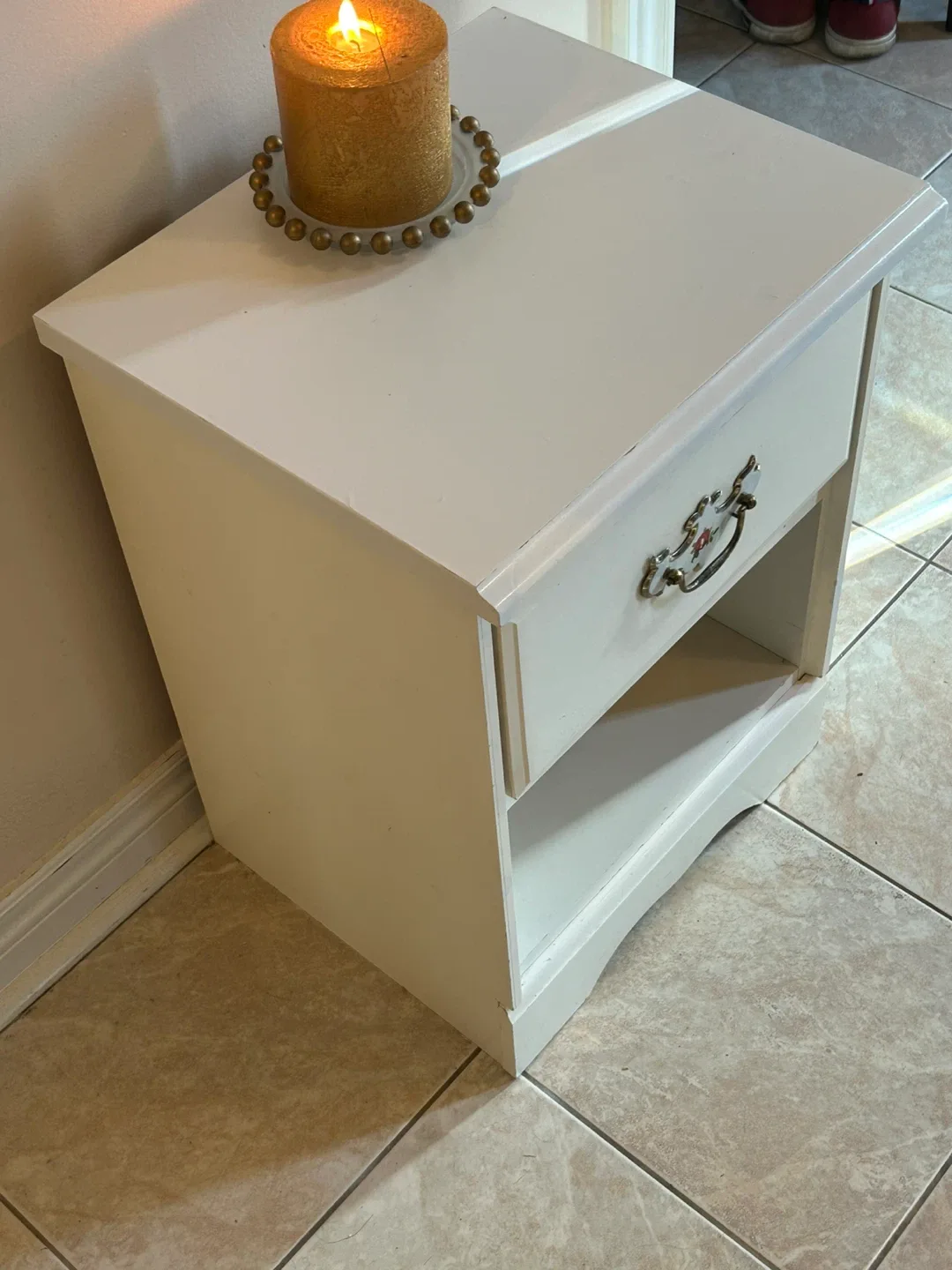 White Wooden Nightstand with Drawer image indicator(2)