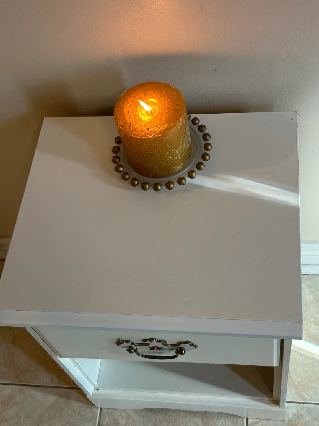 White Wooden Nightstand with Drawer image indicator(3)