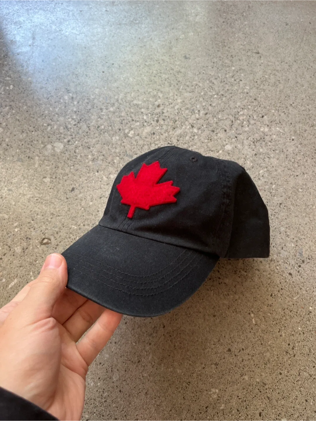 Roots adjustment maple leaf hat