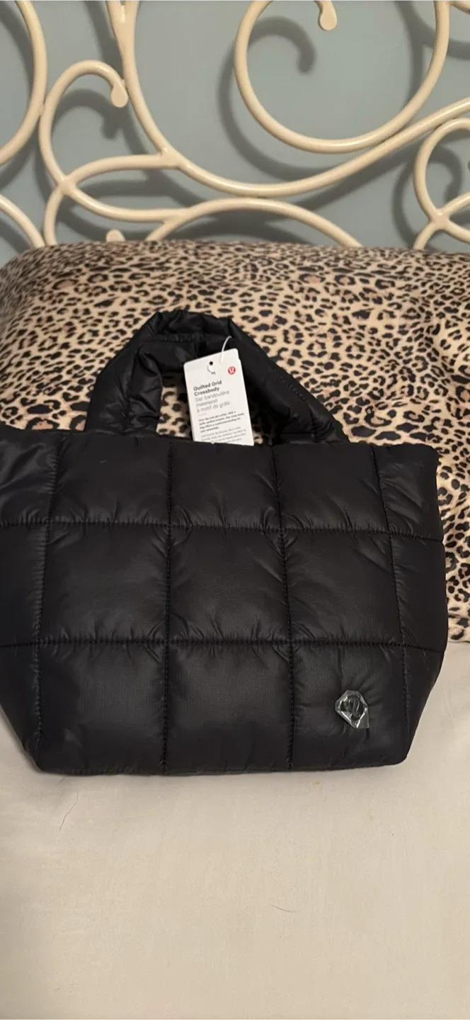 Lululemon Quilted Grid Crossbody Bag - Black thumbnail