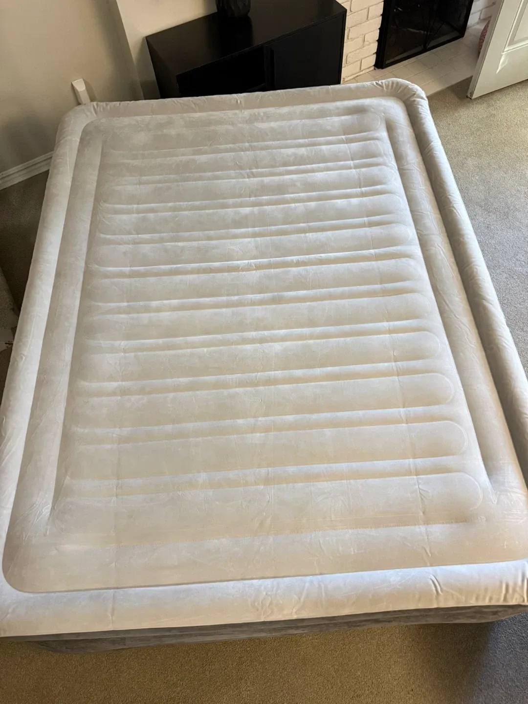 NEW 22” Queen Self-Inflatable Deluxe Bed image indicator(5)