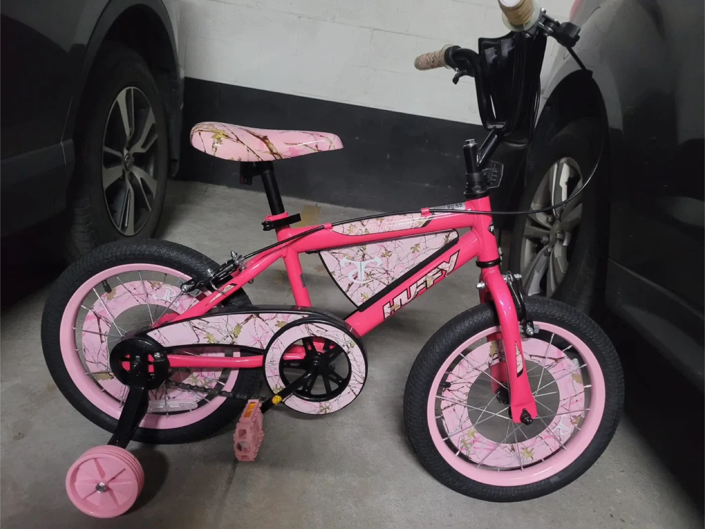 Huffy Girls' Bike - Pink Camo image indicator(2)