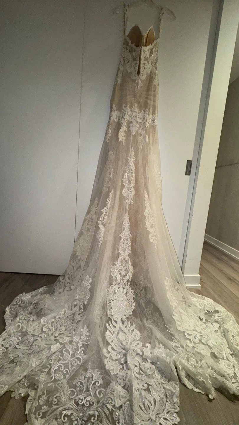 ✨ Martina Liana Wedding Dress – New, Never Worn ✨ image indicator(6)