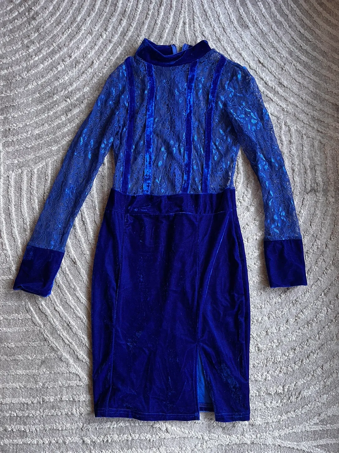 Blue Velvet & Lace Dress NEW image indicator(3)