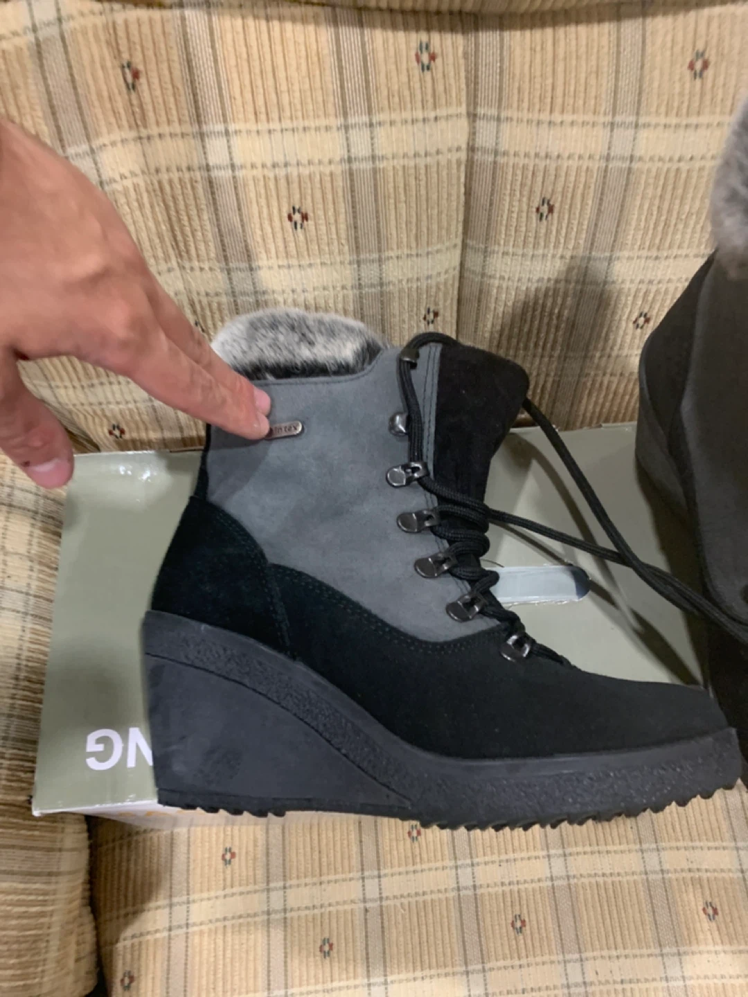 Cougar Black & Grey Suede Winter Boots - Size 8