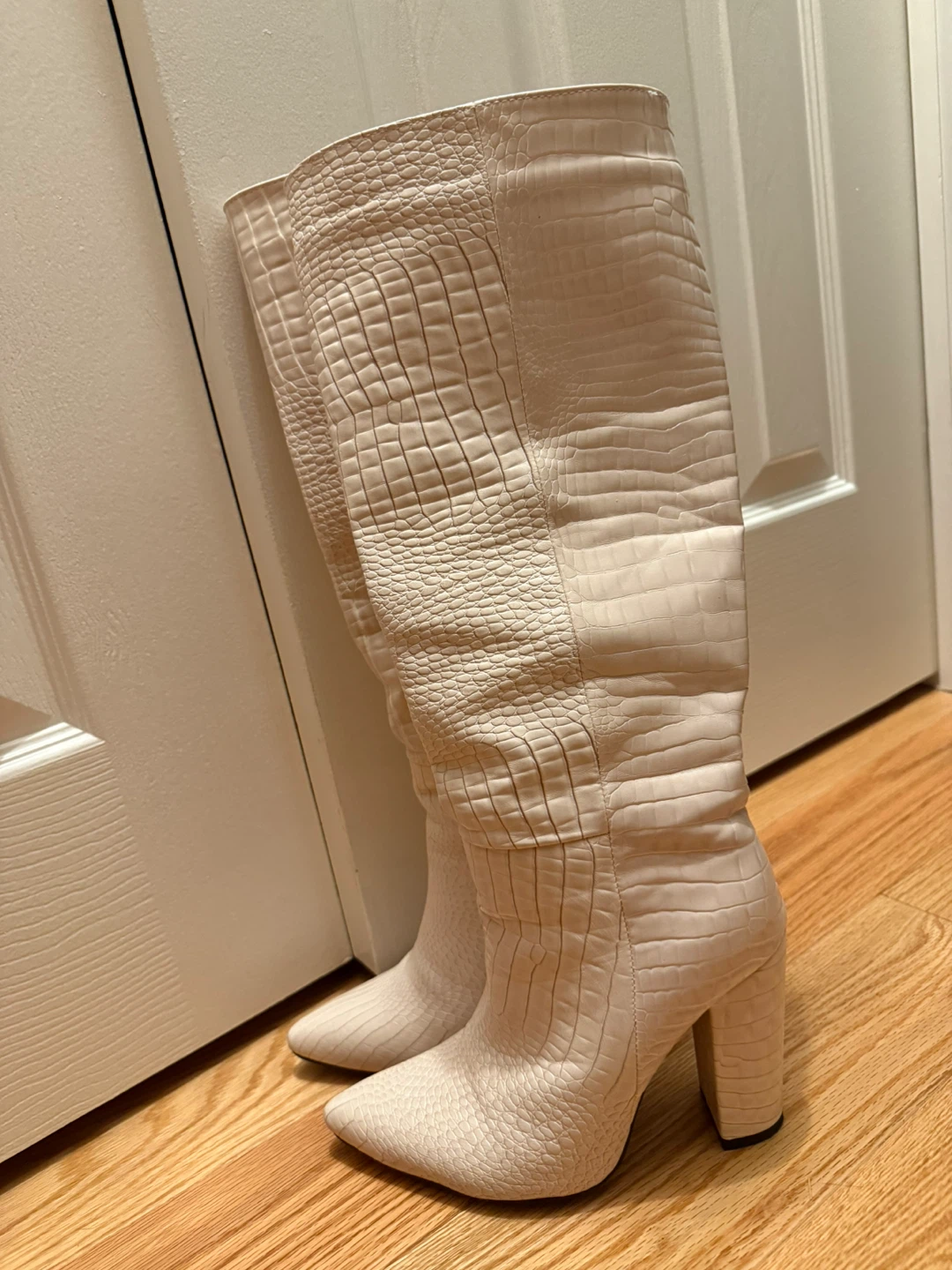 White Knee-High Croc Vegan Leather Boots Size 7 US - photo 3