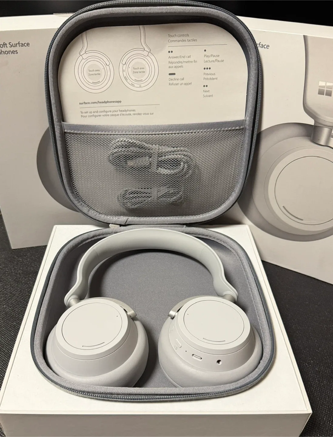 Microsoft Wireless Noise Cancelling Headphones image indicator(6)