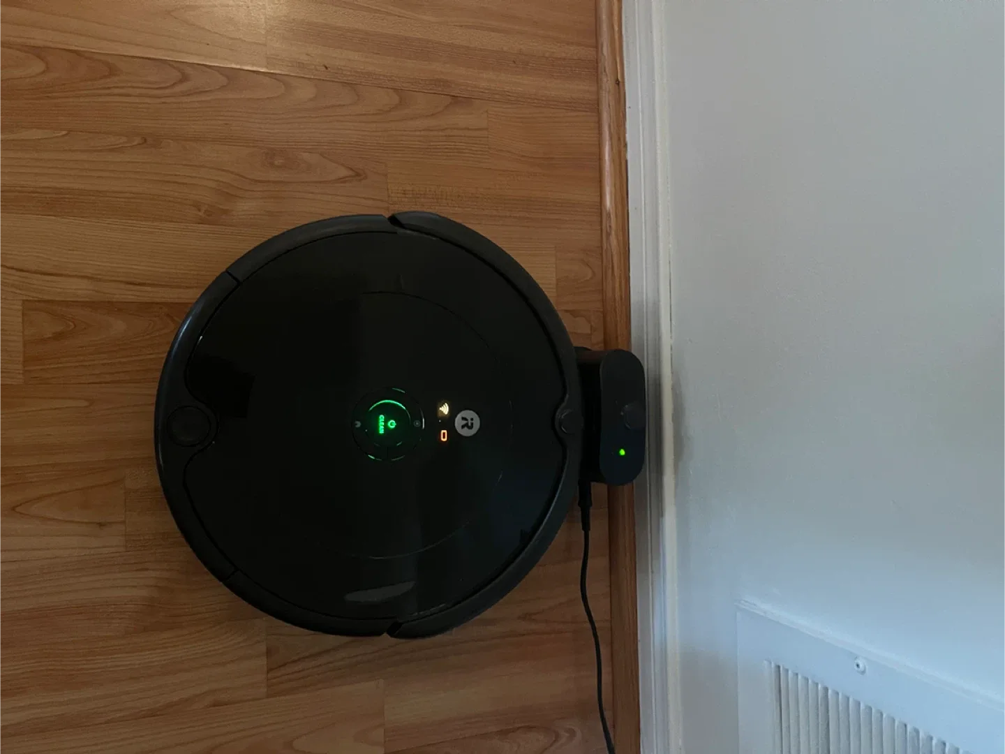 iRobot Roomba Robot Vacuum - Black image indicator(2)