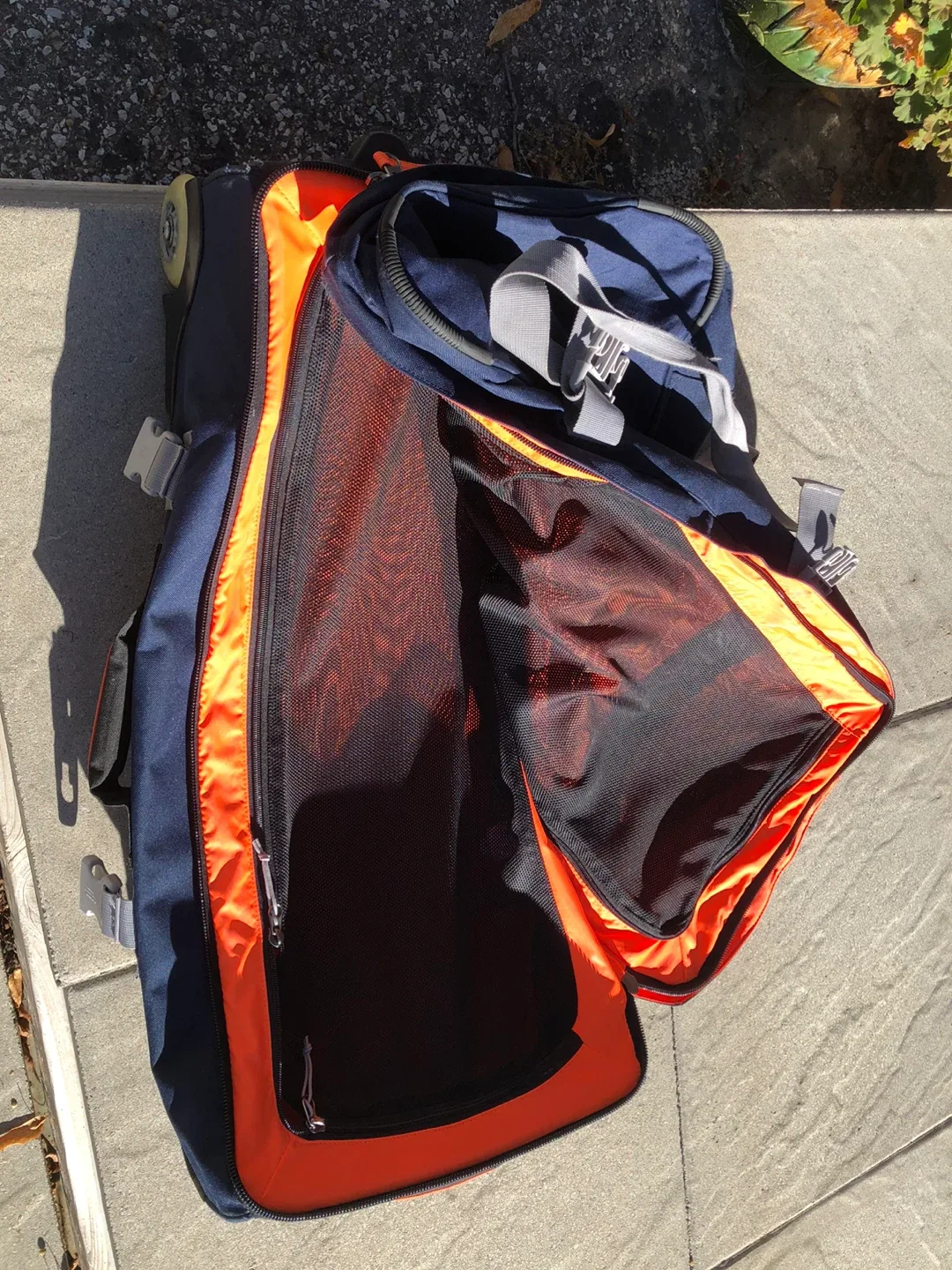 Salomon Container 100 Rolling Travel Bag image indicator(4)