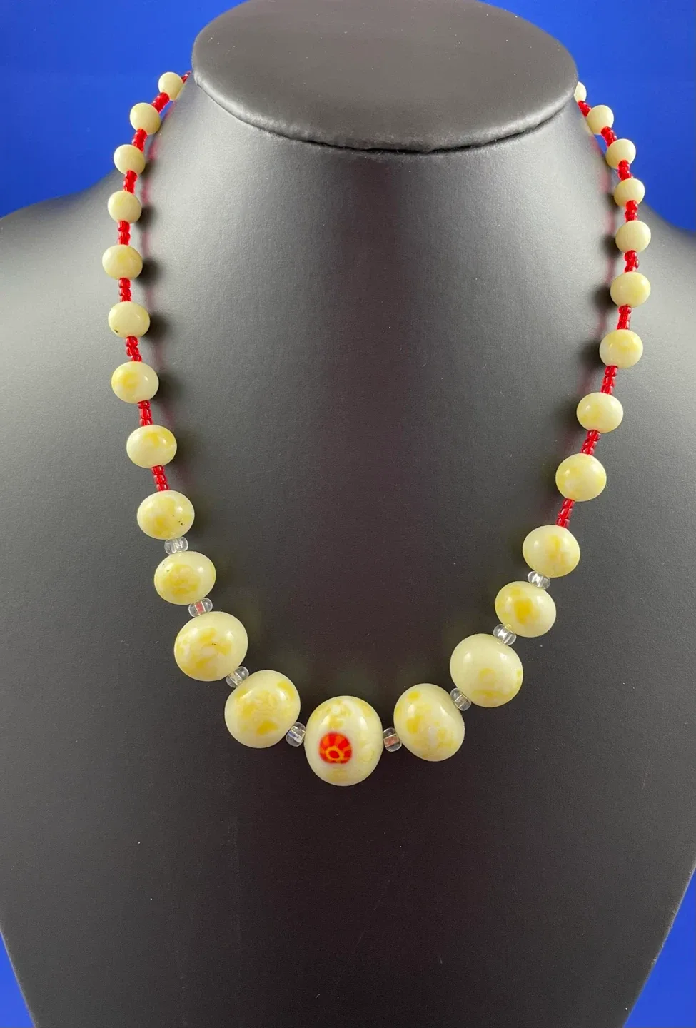 Vintage bead necklace thumbnail