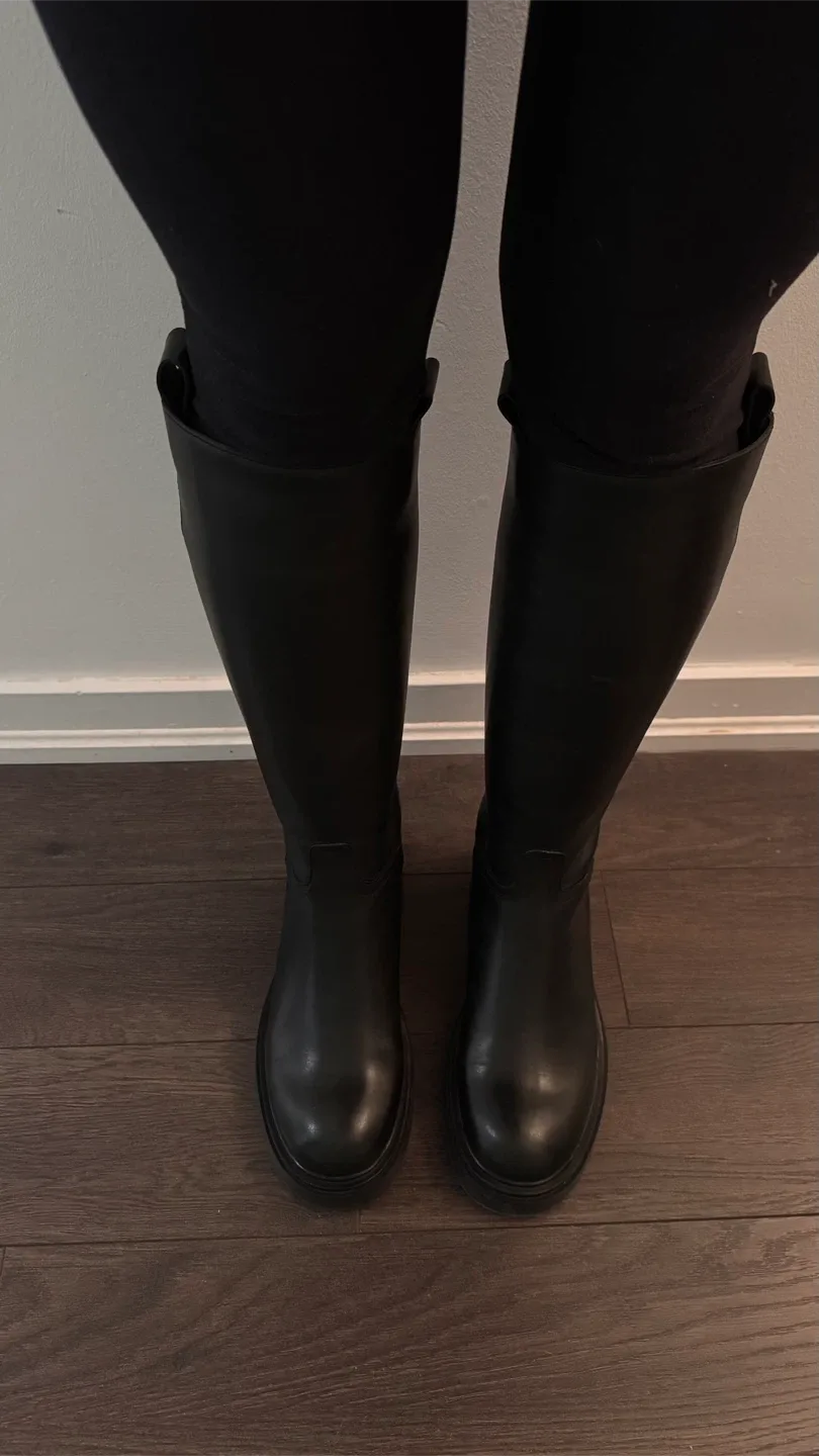 Estro Black Leather Knee High Boots image indicator(6)