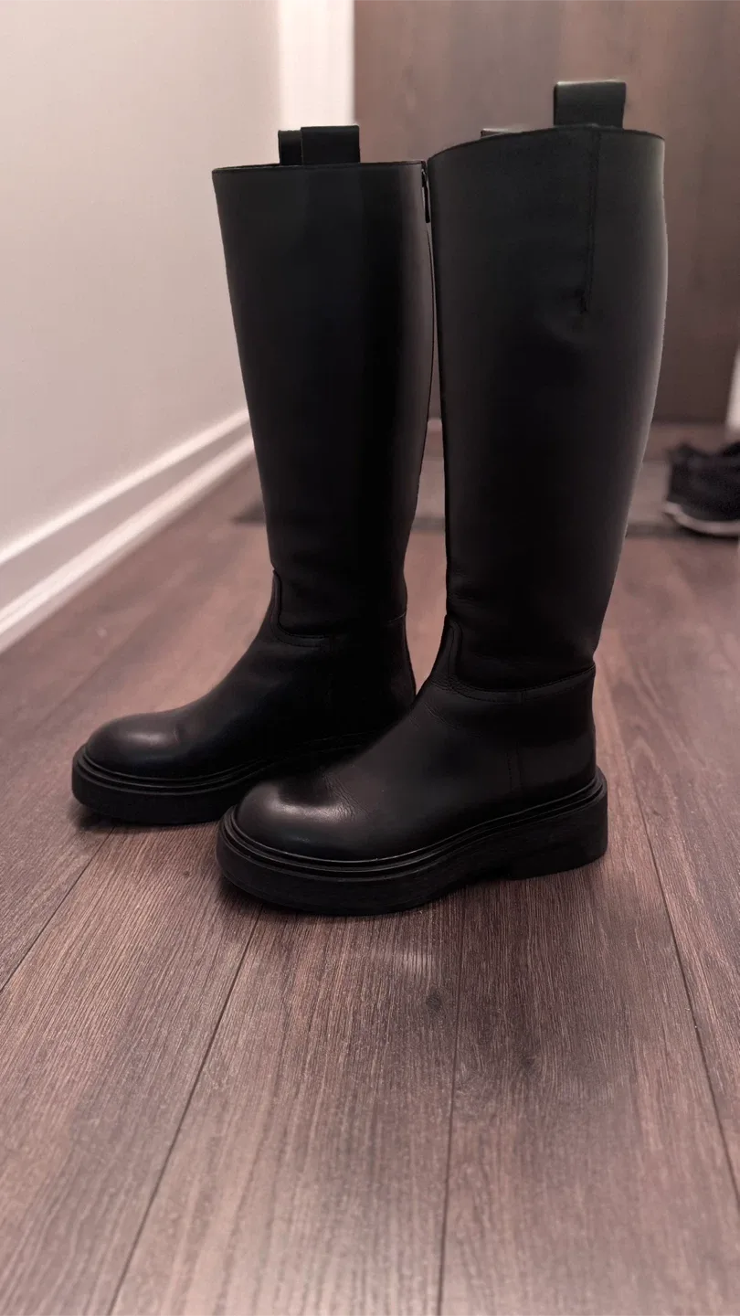 Estro Black Leather Knee High Boots image indicator(7)