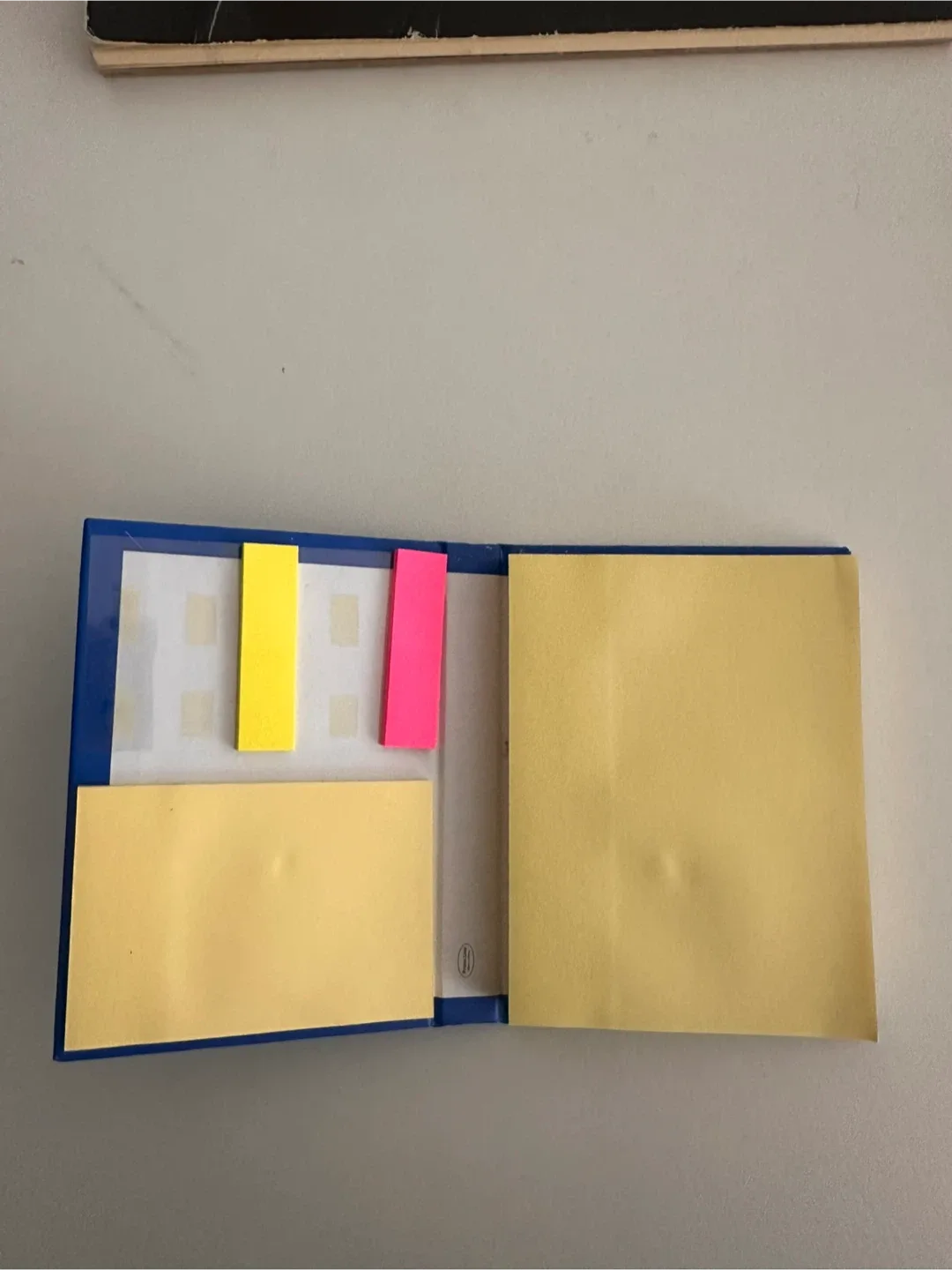 Sticky not pad, pens and markers image indicator(4)