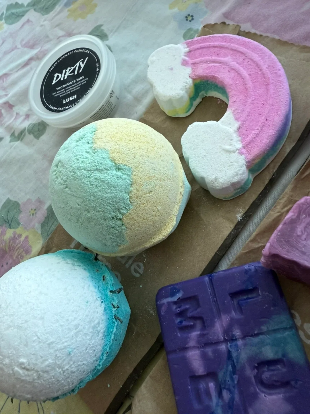 Lush Bath Bombs & Toothpaste Tabs image indicator(4)