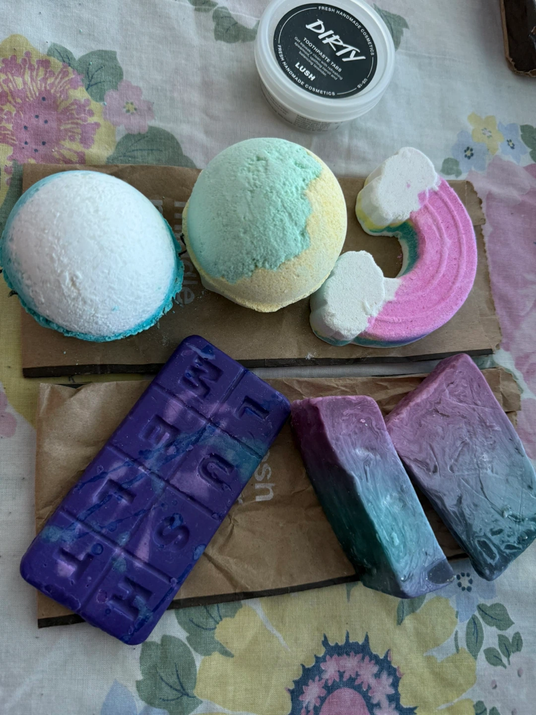 Lush Bath Bombs & Toothpaste Tabs - photo 2
