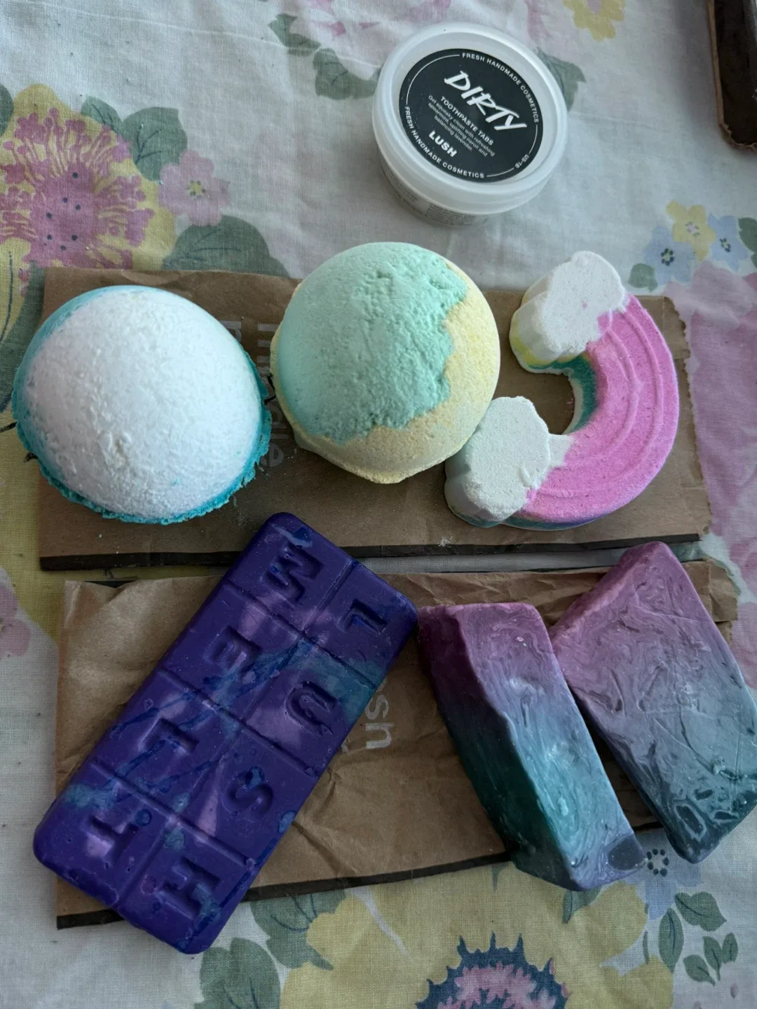 Lush Bath Bombs & Toothpaste Tabs image indicator(3)