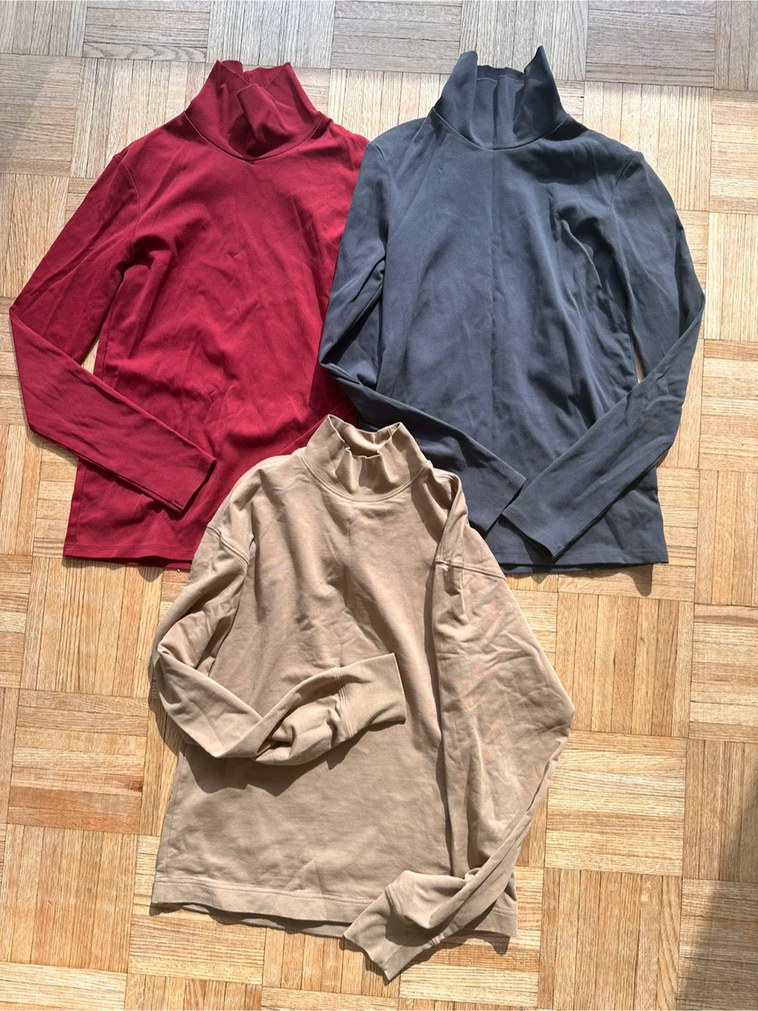 MOVING SALE Uniqlo Heattech Turtleneck XS thumbnail