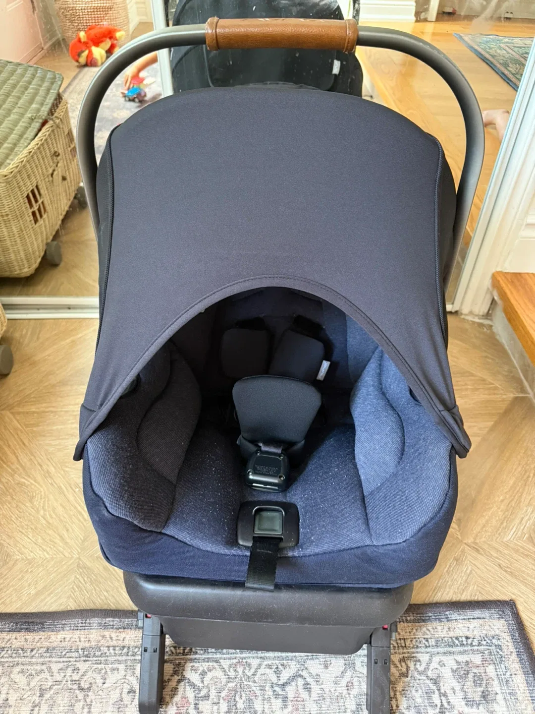 Nuna Pipa Infant Car Seat with Base image indicator(3)