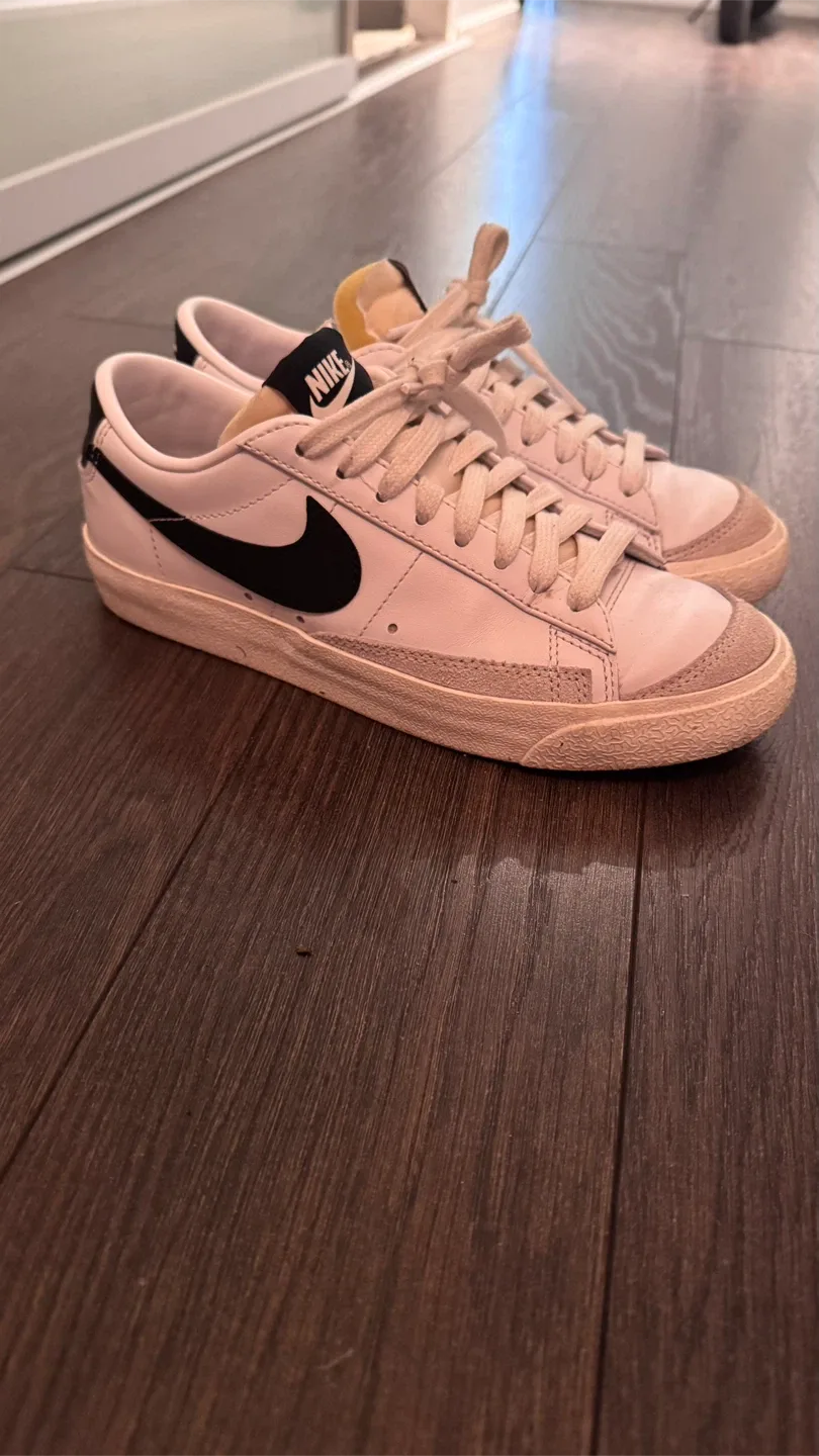 Nike Blazer Low Leather White/Black, Size 6 US image indicator(2)