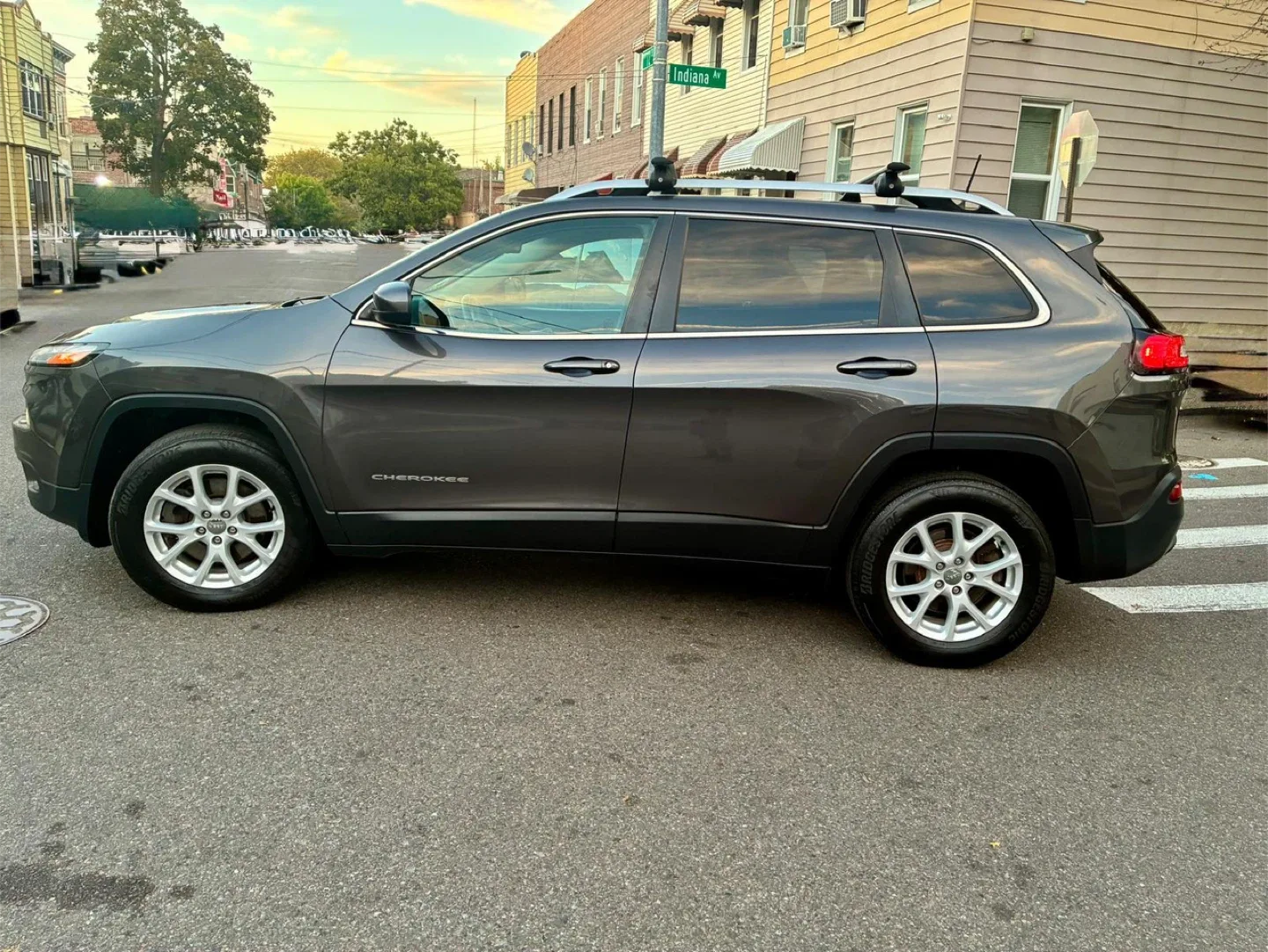 2017 Jeep Cherokee Latitude – One Owner image indicator(2)