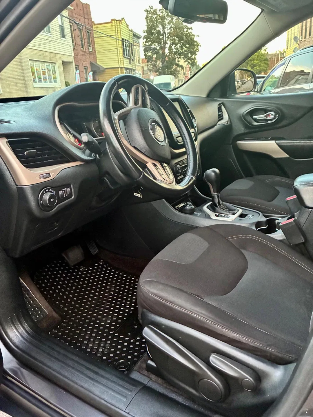 2017 Jeep Cherokee Latitude – One Owner image indicator(7)