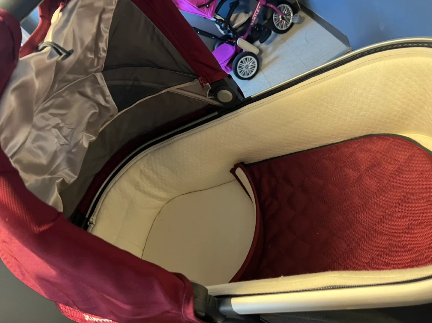 UPPAbaby Bassinet - Red/Black image indicator(2)