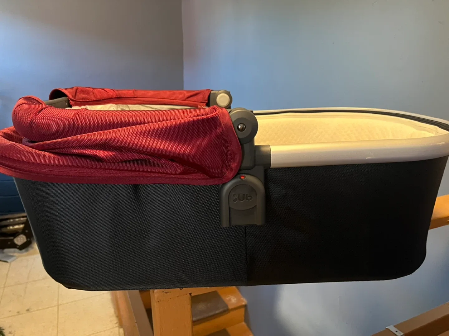 UPPAbaby Bassinet - Red/Black image indicator(4)