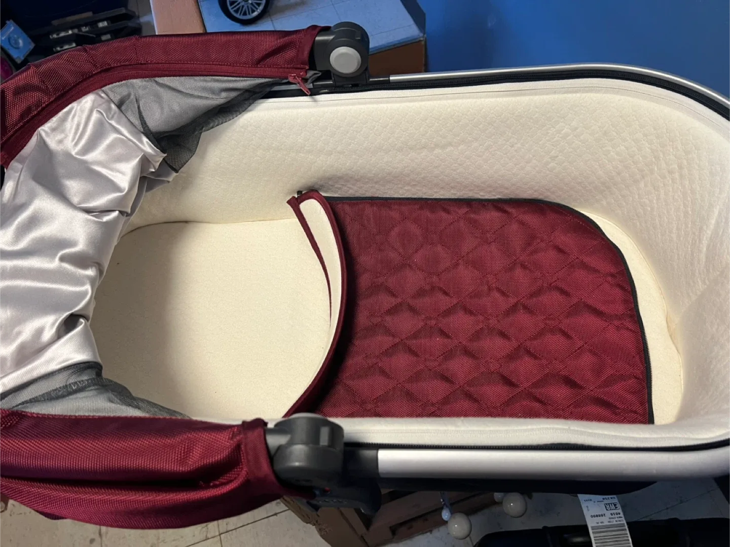 UPPAbaby Bassinet - Red/Black image indicator(3)