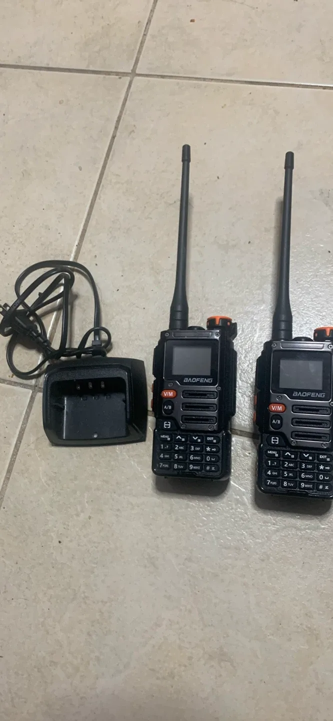 BAOFENG Two-Way Radio with Charger image indicator(4)
