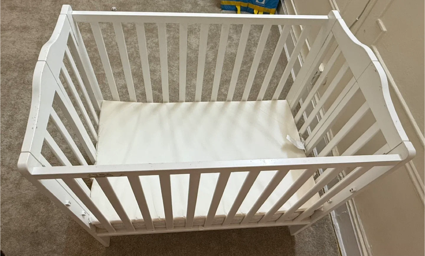 White Baby Crib image indicator(2)